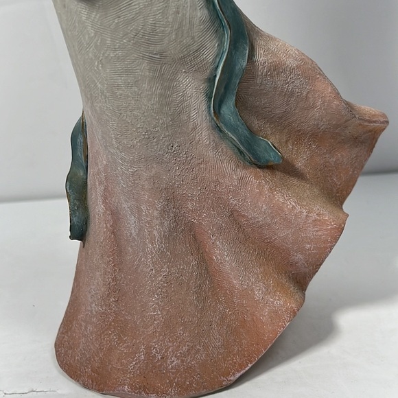 Westland Florentine Angel Holding Heart by Matthew Danko Figurine 9” Wire Wings - Picture 11 of 12